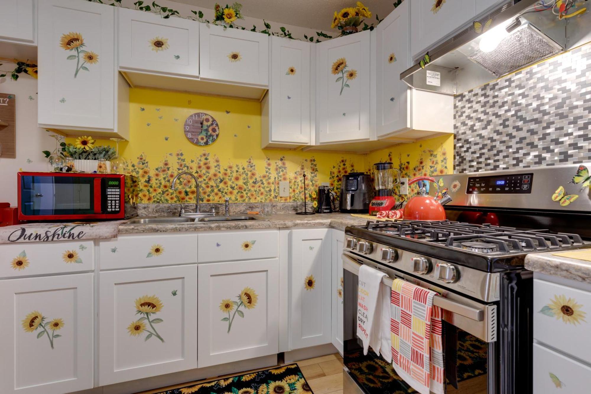 Stunning Gulfport Getaway About 1 Mi To The Beach Exterior photo